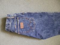 Neuwertige Wrangler Jeans 28/34, XS Gr. 36, blau stonewash Frankfurt am Main - Nordend Vorschau