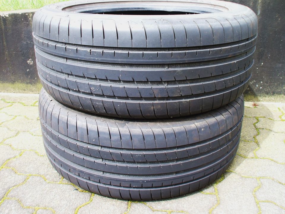 2 x 235/50R18 97V Goodyear dot 0522  6,5 mm in Hilchenbach