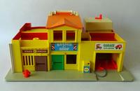 Fisher Price Play Family Village mit Zubehör - gebraucht Frankfurt am Main - Eschersheim Vorschau