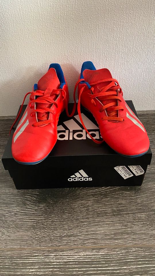 Fußballschuhe Adidas Größe 37,5 in Garrel