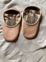 Ballet Gymnastik Schuhe Schläppchen Gr 32 Leder Westerwaldkreis - Großholbach Vorschau