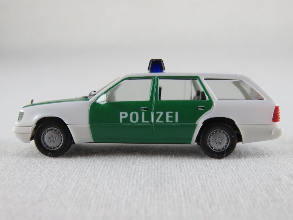 Herpa 042017 Mercedes-Benz E 320 T-Modell (1993) "POLIZEI" 1:87 in Bad Abbach