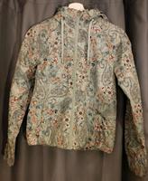 Wunderschöne Windjacke in Pastellblau mit Blütenmuster Leipzig - Leipzig, Südvorstadt Vorschau