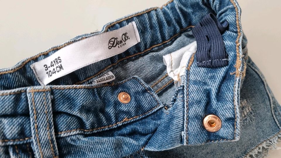 Kurze Jeans 104 Mädchen in Hennigsdorf