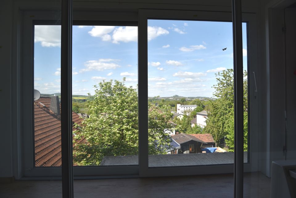 Effizienzhaus mit modernster Haustechnik und Einliegerwohnung. Schöne Aussicht durch Halbhöhenlage. in Wetzlar