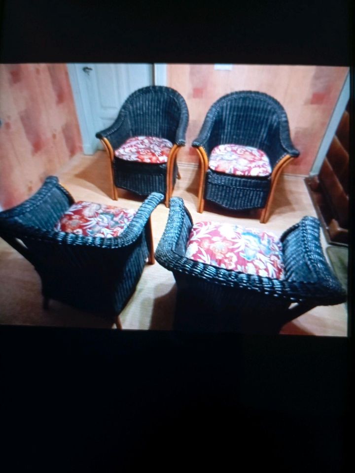 Verkaufe 4 x Rattan Sessel mit Marmortisch in Bispingen