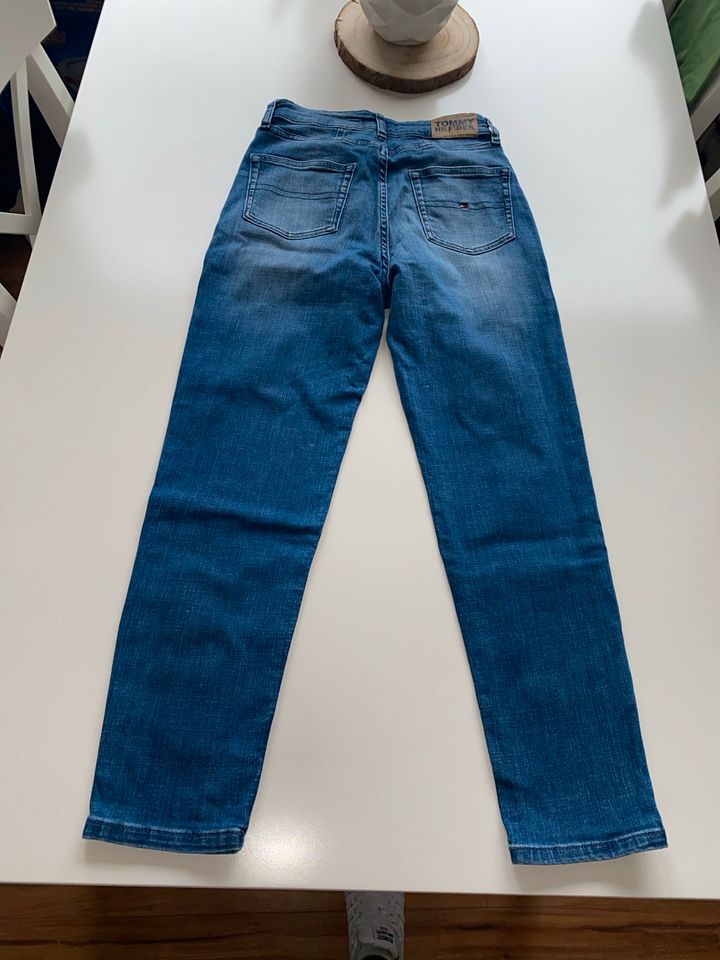 Jeans von Tommy Hilfiger 164 neuwertig Modell taperd in Herne