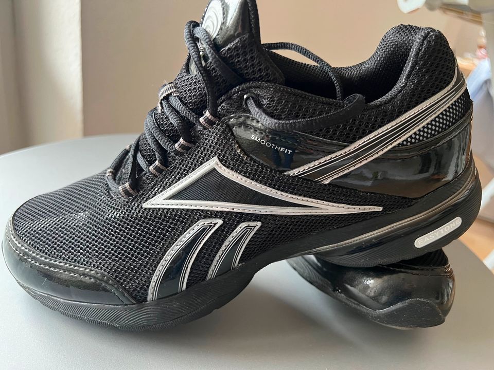 Reebok Easytone Reenew - schwarz/silber Gr. 42 in Niedersachsen - Rosdorf |  eBay Kleinanzeigen ist jetzt Kleinanzeigen