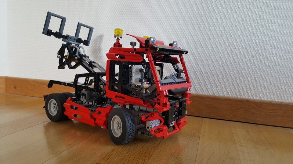 LEGO Technic 8436 - Truck mit Pneumatik-Kran in Hiltrup