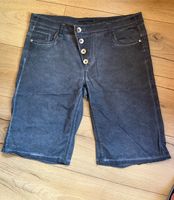 Dunkel blaue Shorts mit leicht ausgeblichenen Nähten  Gr 38-40  M Hessen - Bad Homburg Vorschau