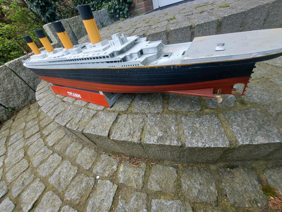 XL Titanic Modelbau Kunststoff 137cm in Hamburg
