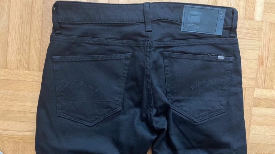 Jeans, W31/L32, schwarz, neu in Essen