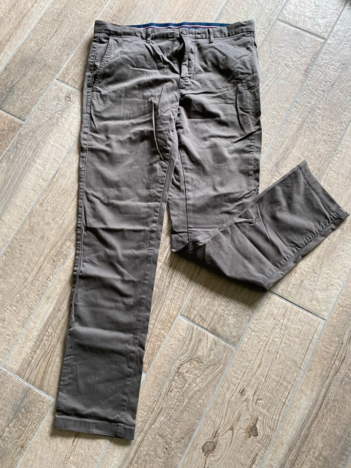 Tommy Helfiger Herren Chino Hose Gr. 33/32 in Husum