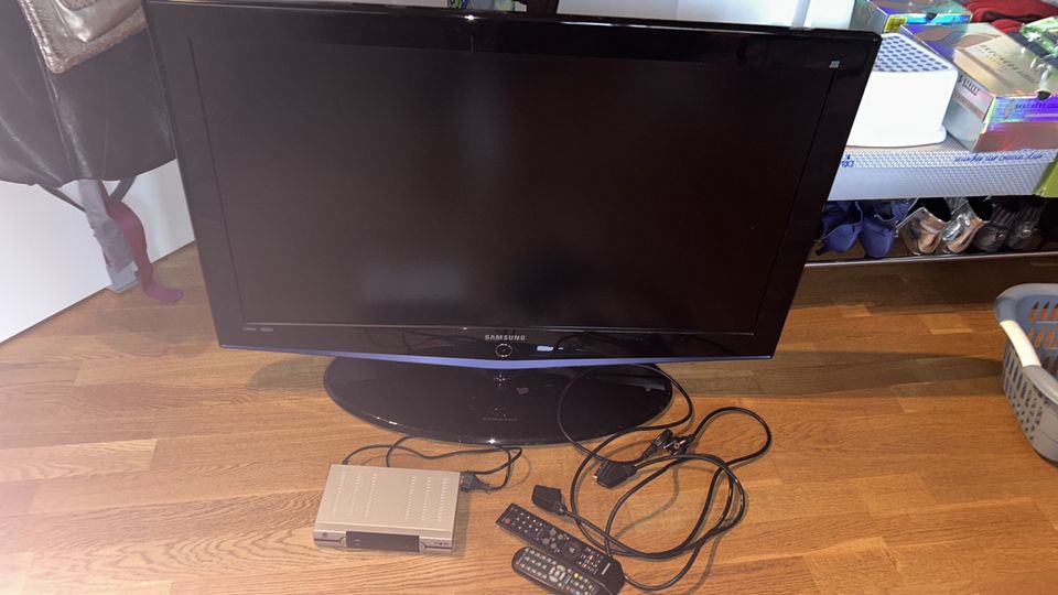 Samsung Fernseh 100cm Diagonale mit HDMI in Oberweiler im Tal