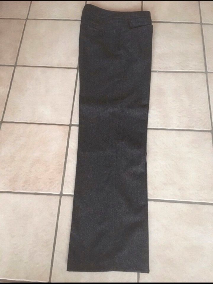 Schicke schwarze Damenhose von MAC Größe 36/30 in Overath