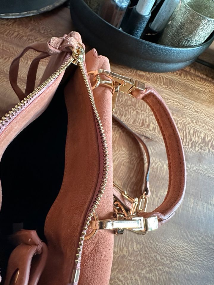 Coccinelle Handtasche Arlettis suede in Mühlhausen im Täle