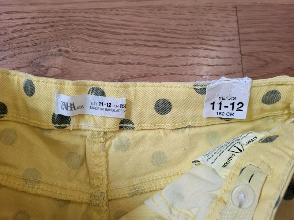 Shorts/ Kurze Jeanshose, Gelb/Schwarz gepunktet, Zara, Gr. 152 in Eberswalde