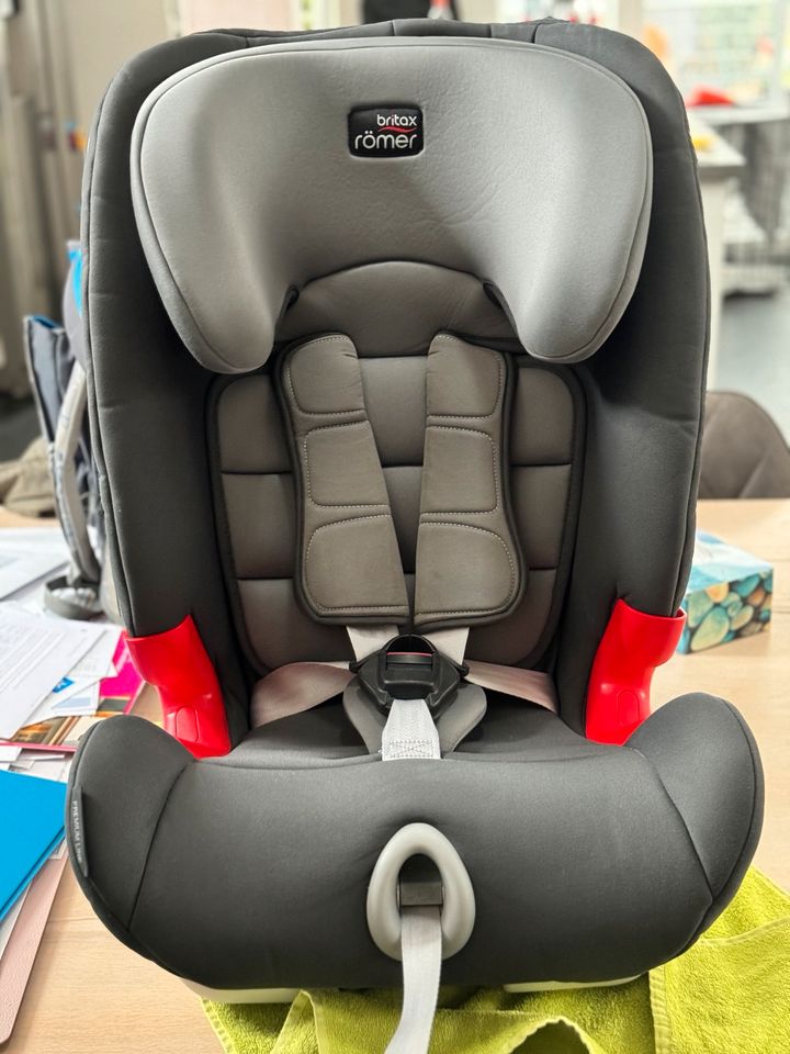 Römer britax Advansafix III SICT - Kindersitz in Anzing