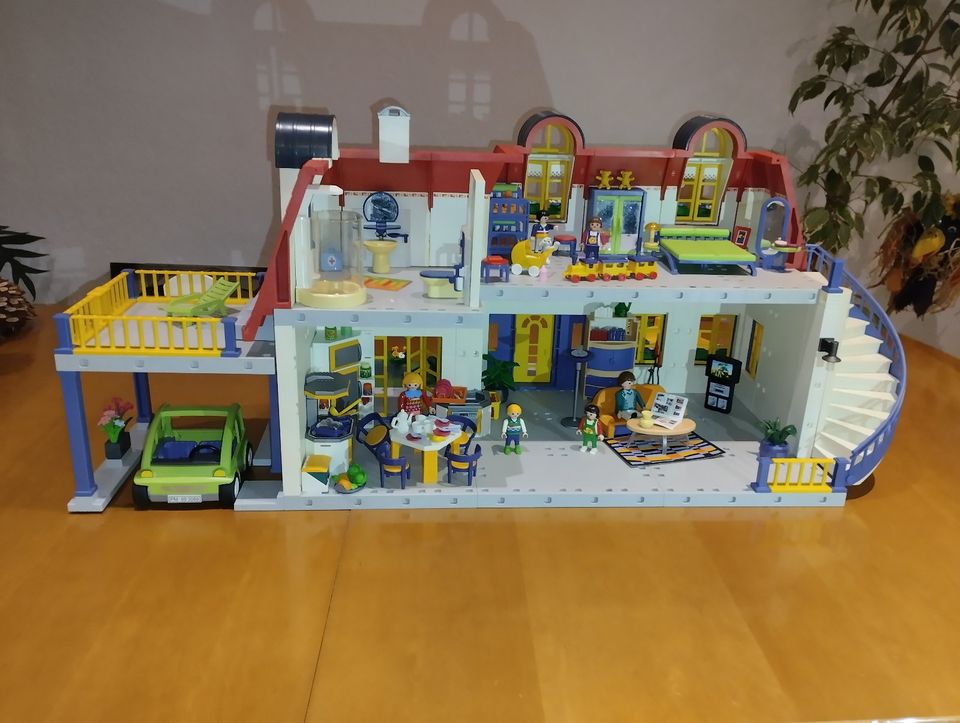 Playmobil Puppenhaus mit Ausstatung und viel Zubehör in Krefeld