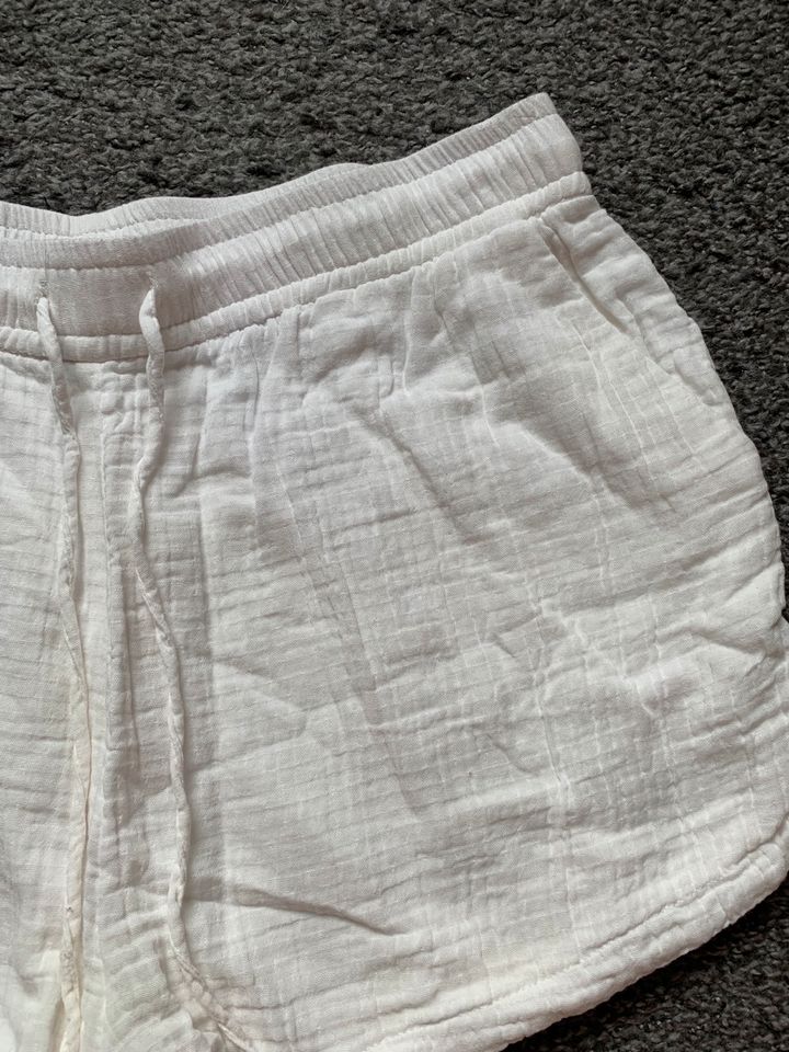 Weiße sommerliche Shorts von H&M L in Dresden