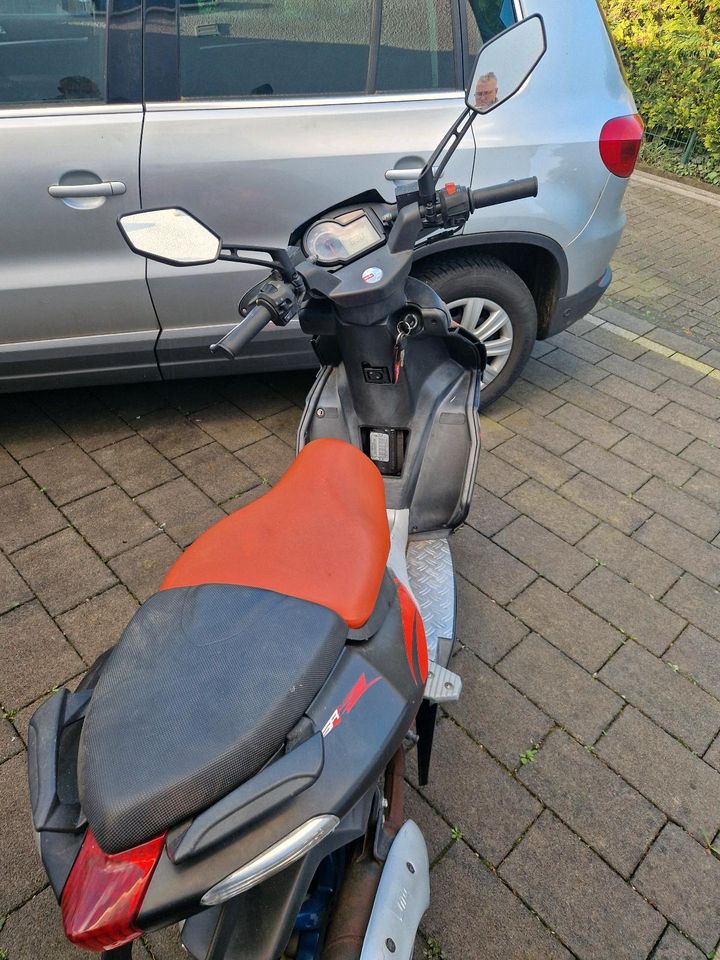 Aprilia sr 50 mit mofa und 50 papiere in Lippstadt