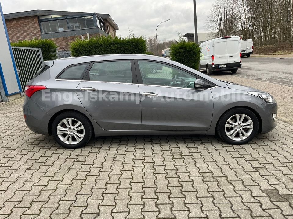 Hyundai i30 1.6 cw Style/AUTOM./TEILLEDER/ALLW./KEYLESS in Oer-Erkenschwick