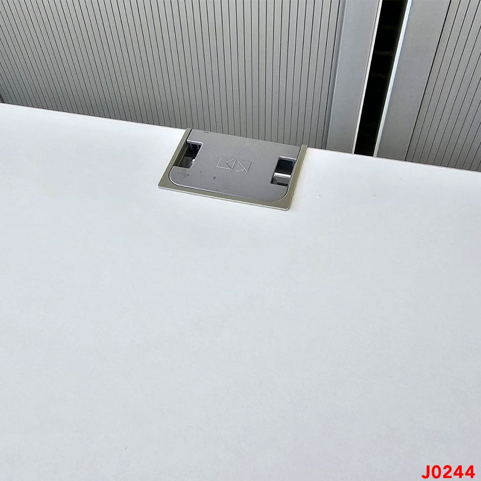30x Schreibtisch König & Neurath Büro Arbeitstisch 160 cm weiß in Bad Belzig
