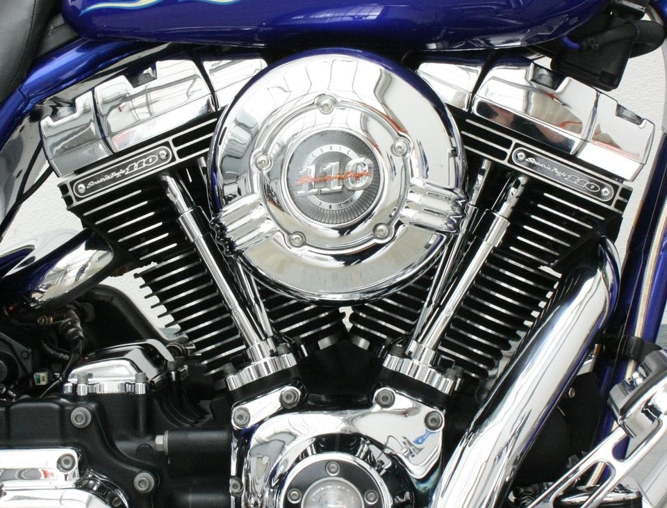 Harley-Davidson FLHRSE3 CVO Road King 110' in Meinerzhagen