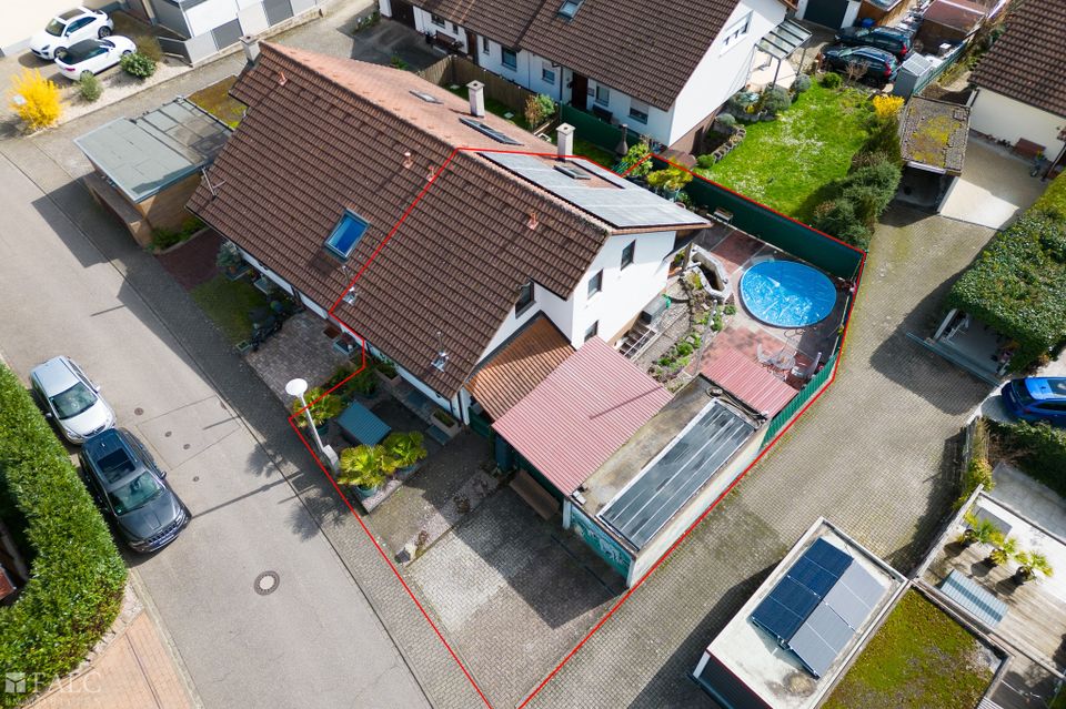 Reiheneckhaus mit Pool und Garage in beliebter Wohngegend von Wyhlen in Rheinfelden (Baden)