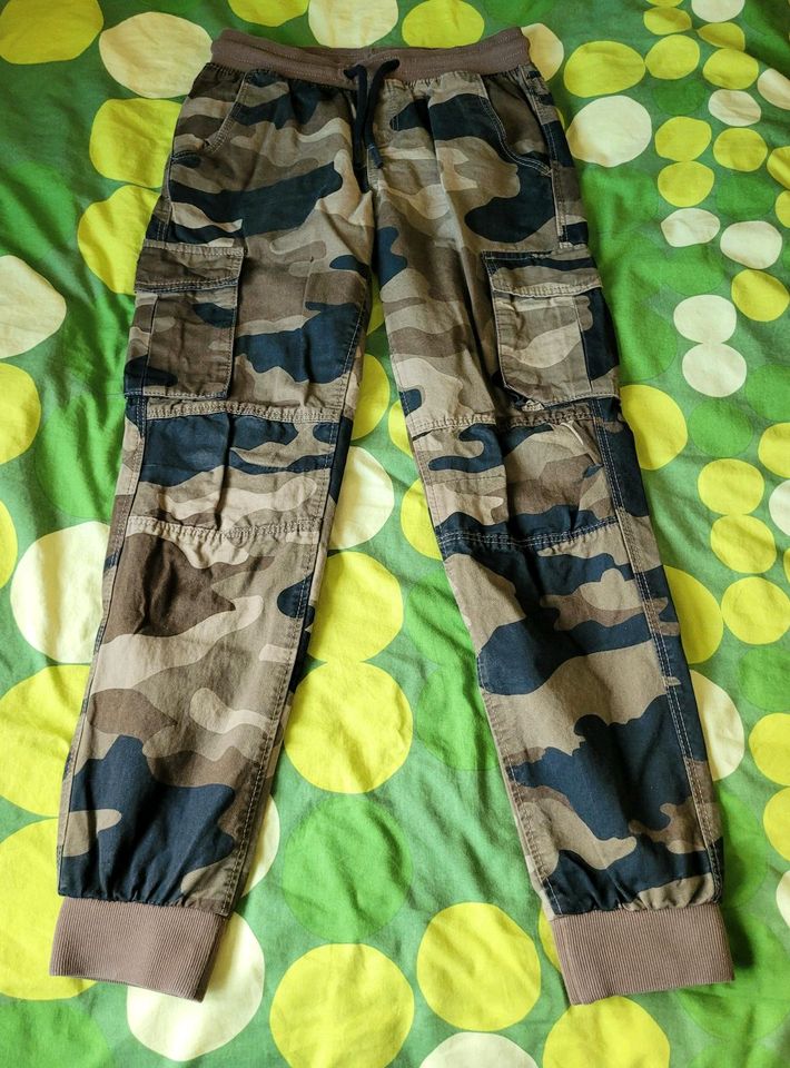 Hose/Jeans Camouflage, neu, unisex, Größe 158 in Magdeburg