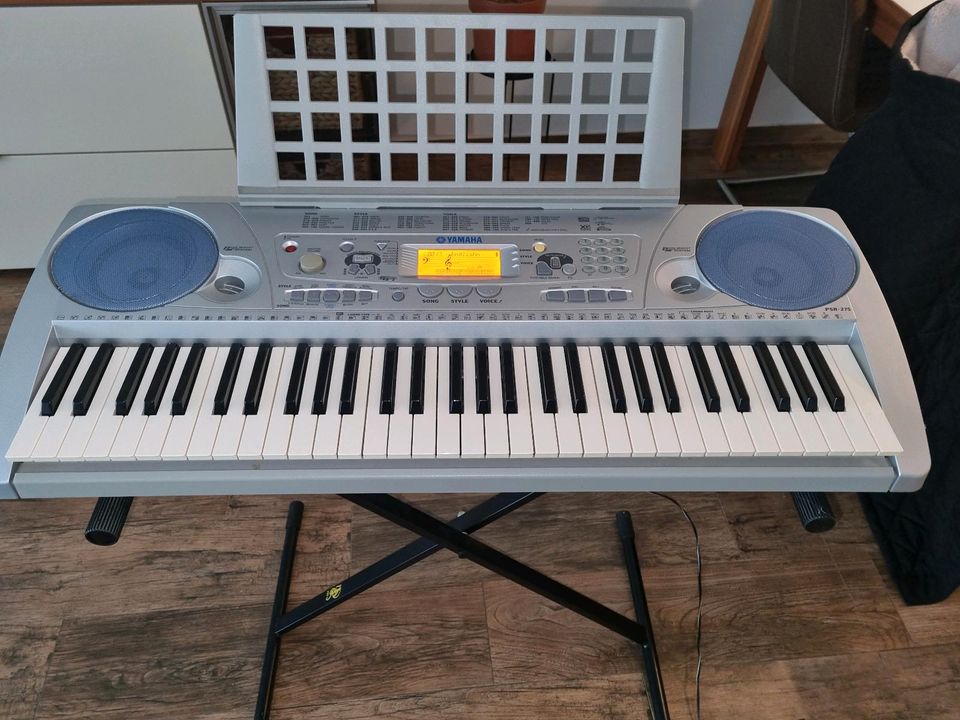 Keyboard PSR-275 in Hagenburg