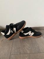 NEU schwarze Sneaker walking Größe 39 Hessen - Hanau Vorschau