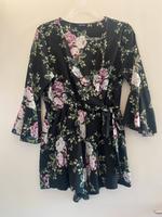 Kurzer Jumpsuit mit Blumenmuster ✨ Baden-Württemberg - Geislingen an der Steige Vorschau
