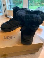 UGG Boots ❣️Lammfell Schleife schwarz 38 Stiefel Winter superwarm Berlin - Reinickendorf Vorschau