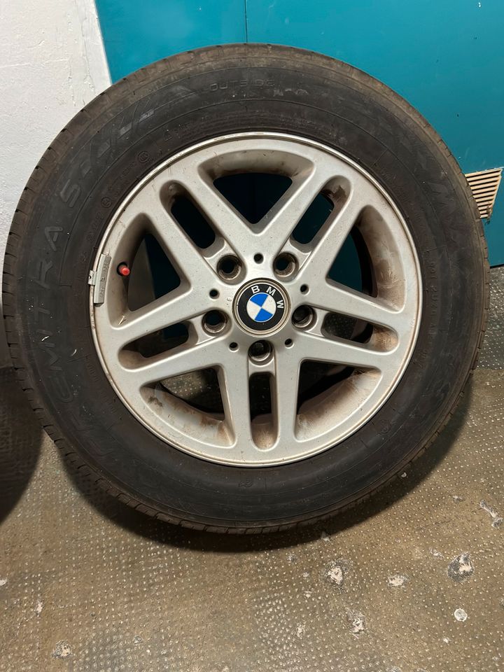 4x BMW felgen mit Sommerreifen 195/65 R15 in München