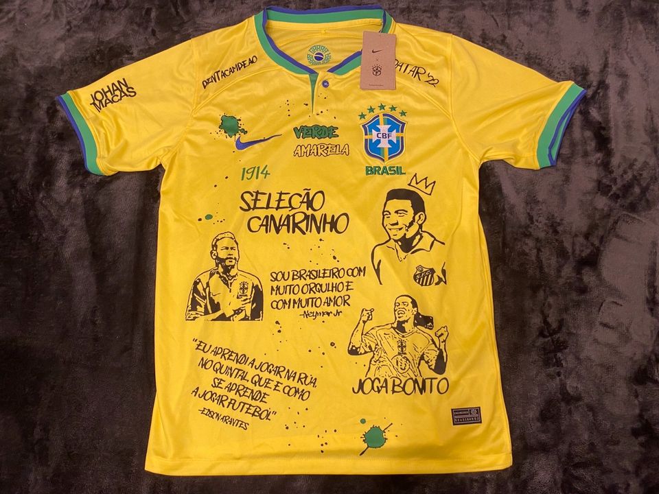 Brasilien Trikot mit Ronaldinho, Pelé, Neymar in Offenburg