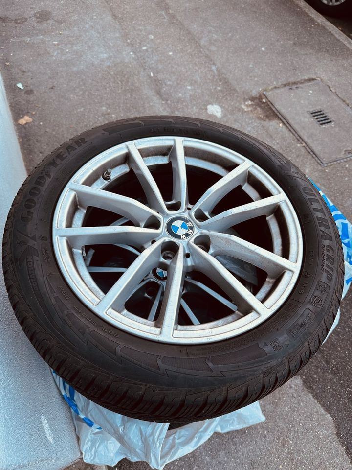 BMW Winterreifen und Felgen 4x Original Goodyear, 225*50 R17 98H in Stuttgart