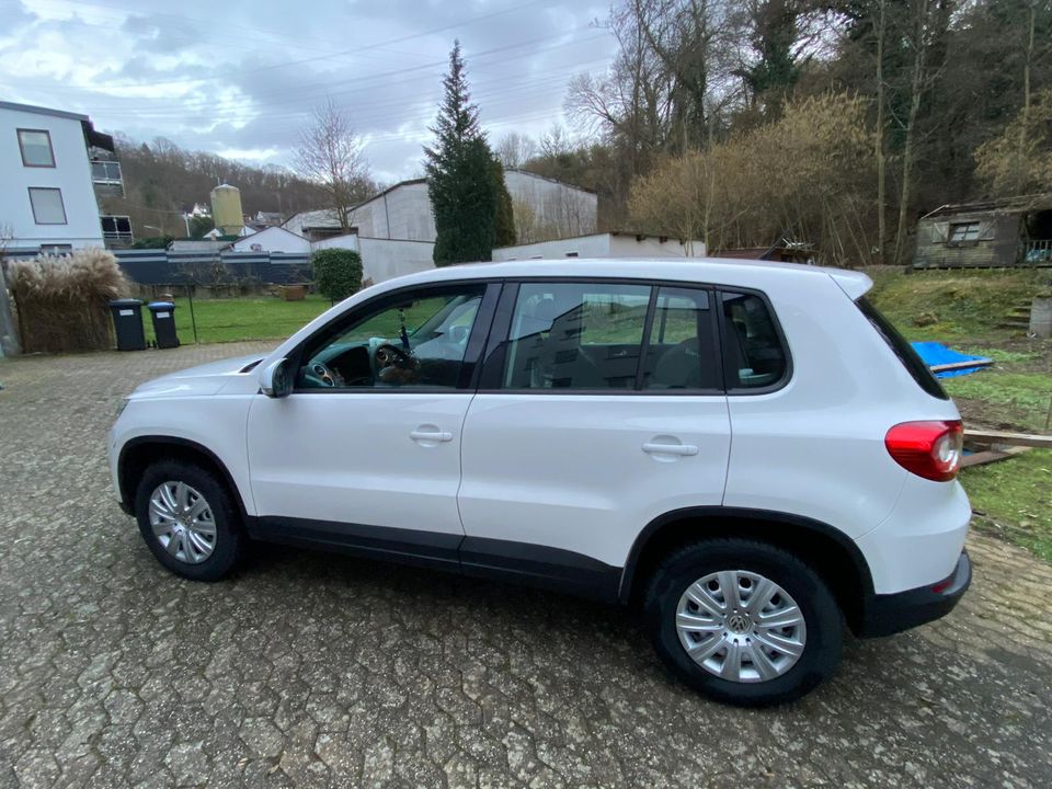 VW Tiguan weiß in Koblenz