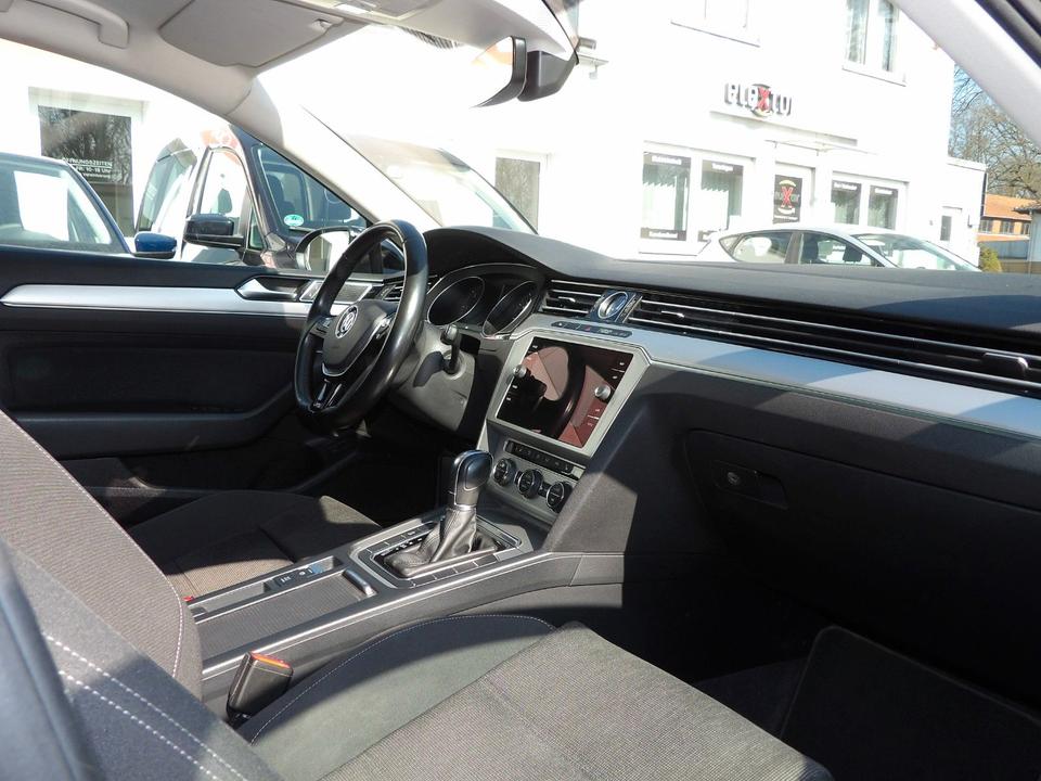 Volkswagen Passat Variant Comfortline DSG LED Massage Navi in Bremen
