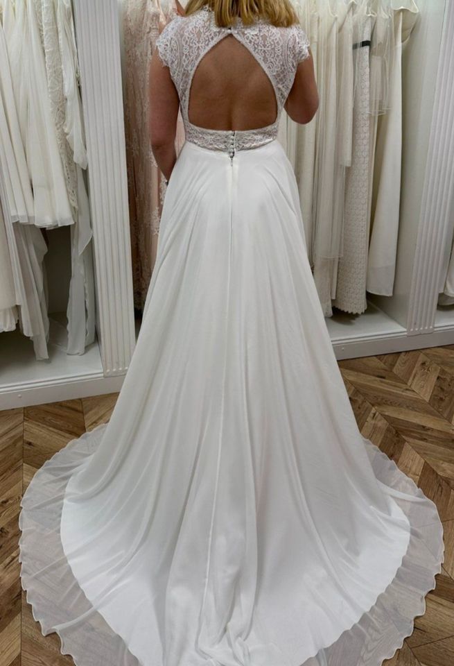 Brautkleid "Perla" Bianco Evento / Hochzeitskleid in Brackel