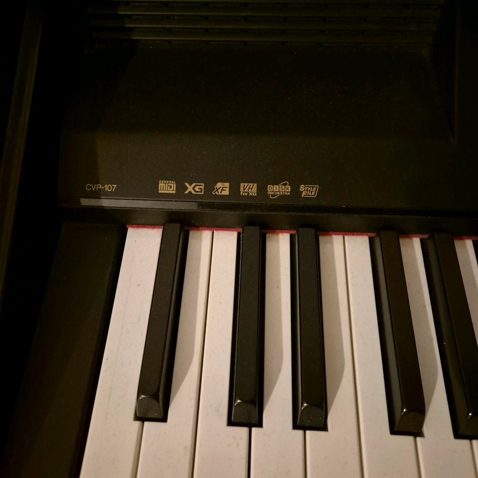 Yamaha Clavinova Digitalpiano CLP 107 in Hamburg