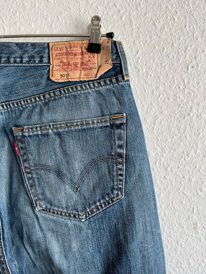 Vintage Levi’s 501 Jeans W36 L32 Stonewashed Blue in Berlin