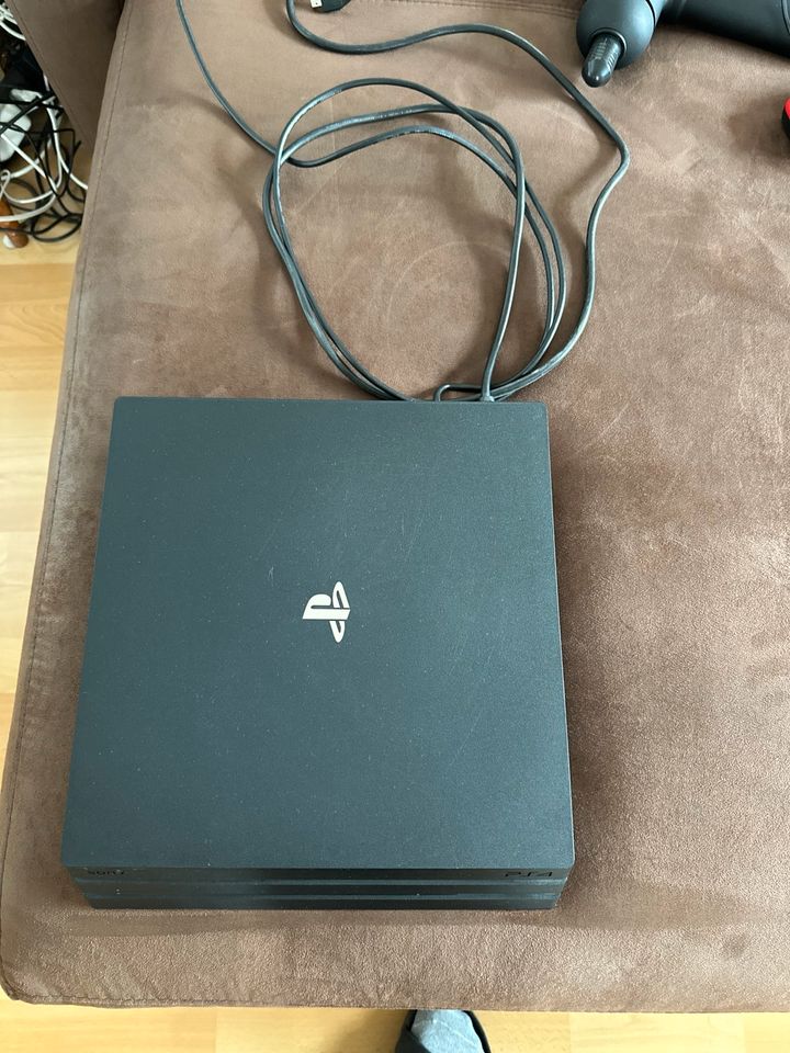 PlayStation 4 Pro 1TB + Controller in Nienhagen