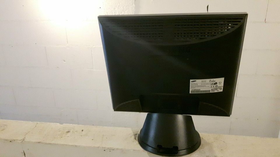 Monitor, Samsung SyncMaster 172V 43,2 cm (17 Zoll) TFT in Ingelheim am Rhein