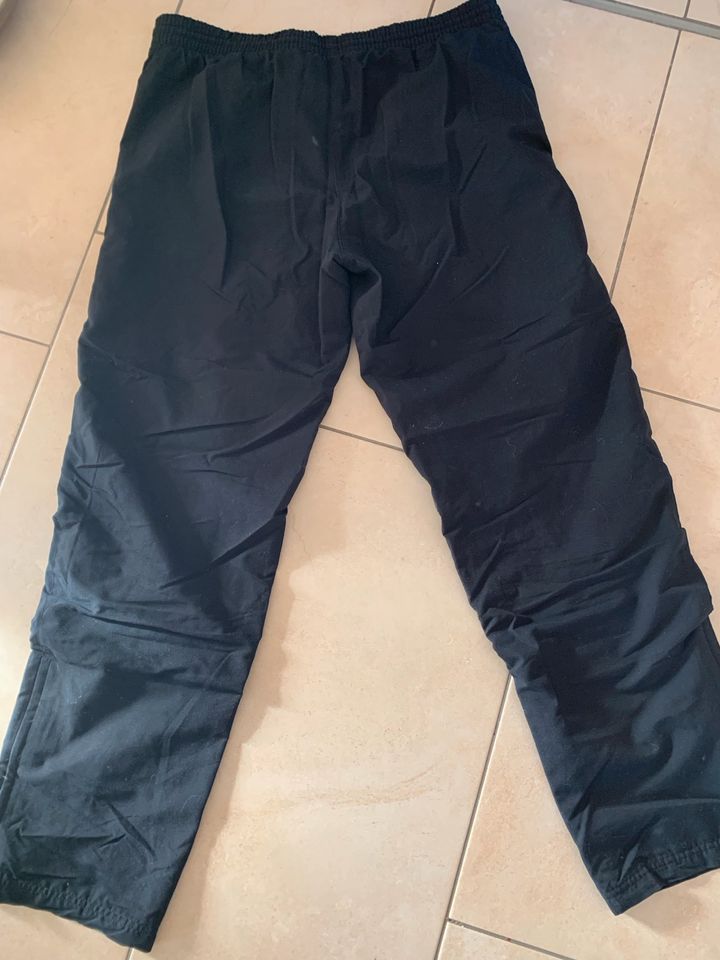 Jogginghose Adidas, schwarz, Größe 40 in Ahrenshöft