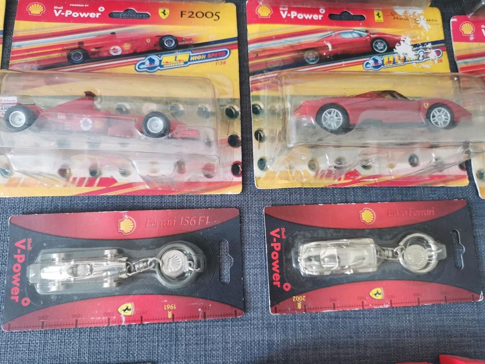 Shell V-Power Ferrari Collection 8 Autos und 4 Schlüsselanh. OVP in Bous