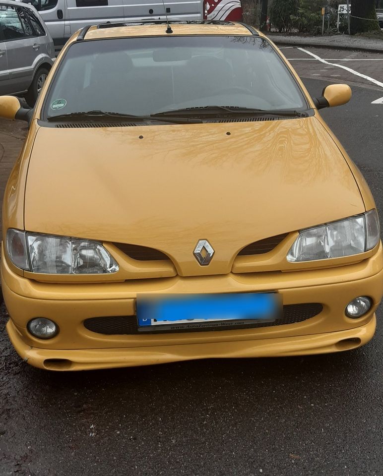 Liebhaberfahrzeug Renault Megane Coach 07/96 in Hamburg