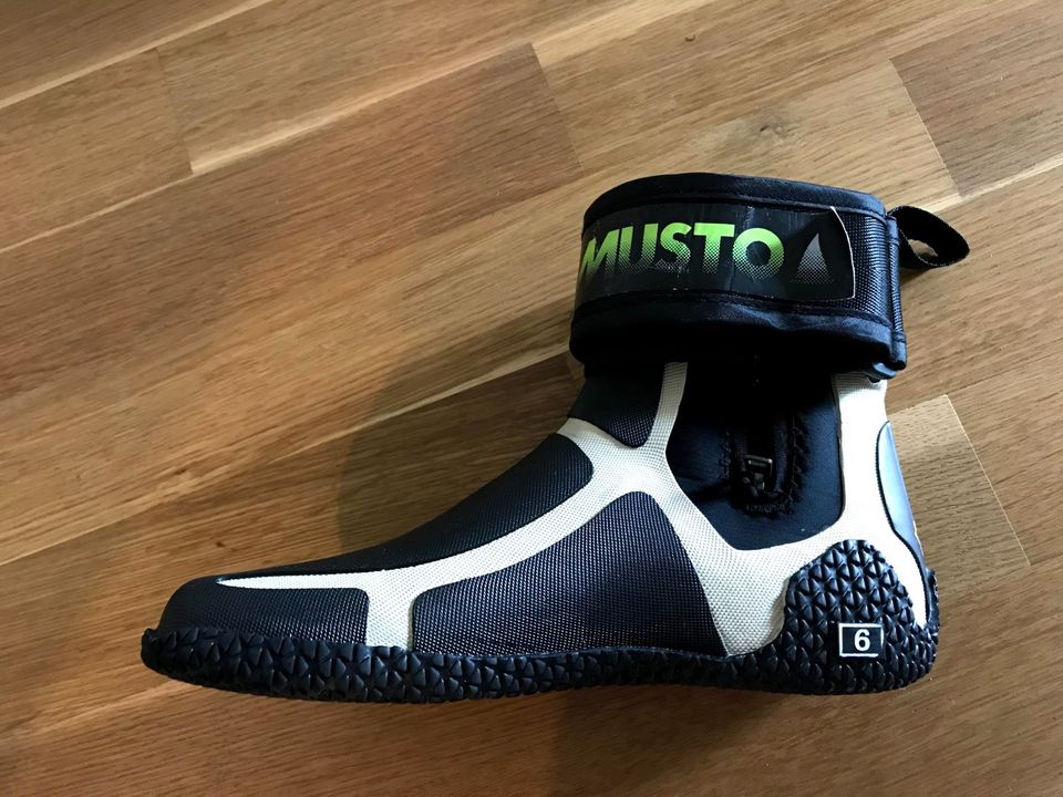 Neuer Preis: Fast neue Neoprestiefel Musto Größe 39 in Hamburg