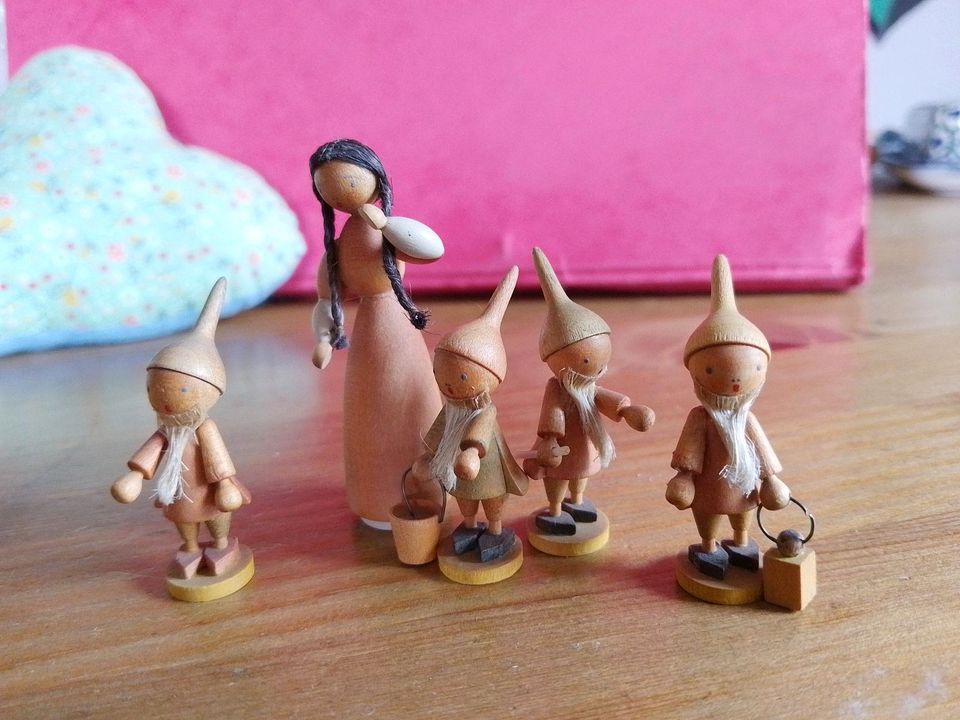 Holzfiguren Miniaturen DDR  Schneewittchen und die 7 Zwerge in Dresden