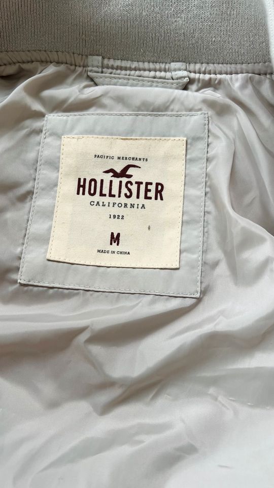 Hollister leichte Jacke Gr. M in Köln